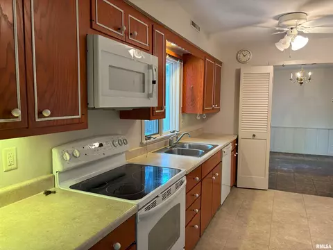 2106 Cherry Rd, Springfield, IL 62704 photo 10