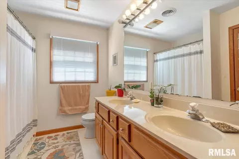 404 Colbrook Dr, Springfield, IL 62702 photo 24