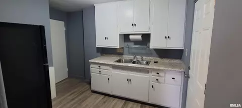 823 W Monroe St, Springfield, IL 62704 photo 5