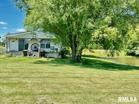 2077 E 1675 North Rd E, Stonington, IL 62567