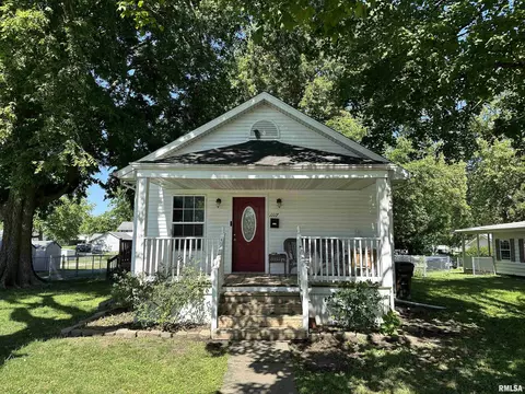 1117 N Springfield St, Virden, IL 62690