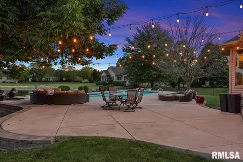Exterior - 2308 Connie Dr, Springfield, IL 62704 photo 6 of 13