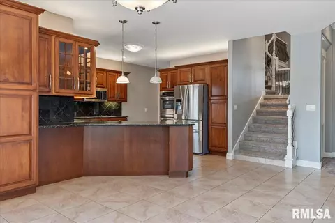 Entry Way - 2308 Connie Dr, Springfield, IL 62704 photo 7 of 10
