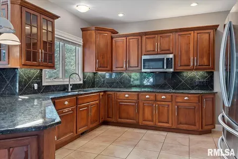 Kitchen - 2308 Connie Dr, Springfield, IL 62704 photo 1 of 2