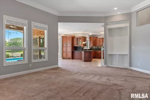 Living - 2308 Connie Dr, Springfield, IL 62704 photo 6 of 8