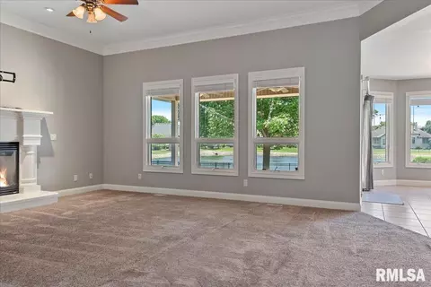 Living - 2308 Connie Dr, Springfield, IL 62704 photo 2 of 8