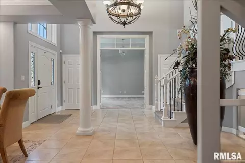 Entry Way - 2308 Connie Dr, Springfield, IL 62704 photo 3 of 10