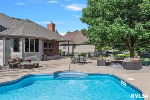 Exterior - 2308 Connie Dr, Springfield, IL 62704 photo 10 of 13