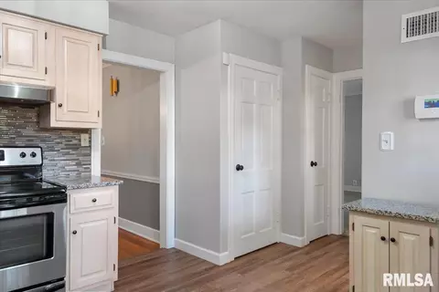 2029 Bates Ave, Springfield, IL 62704 photo 14