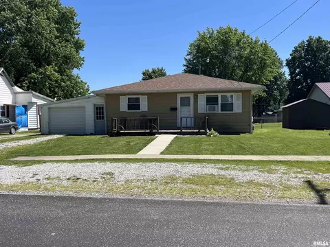 520 E Jackson St, Virden, IL 62690