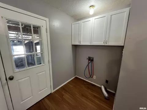 520 E Jackson St, Virden, IL 62690 photo 4