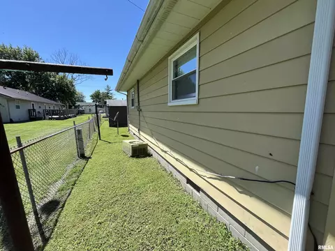 520 E Jackson St, Virden, IL 62690 photo 10
