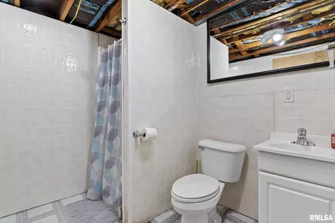 Bath - 2528 S Walnut St, Springfield, IL 62704 photo 2 of 2
