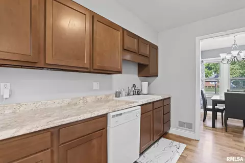 Entry Way - 2528 S Walnut St, Springfield, IL 62704 photo 1 of 1
