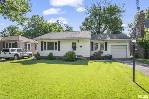 Exterior - 2528 S Walnut St, Springfield, IL 62704 photo 2 of 4