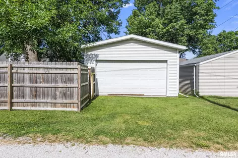 Exterior - 2528 S Walnut St, Springfield, IL 62704 photo 4 of 4