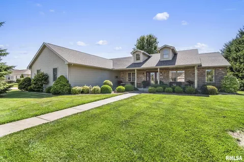 225 Gloucester Ct, Chatham, IL 62629