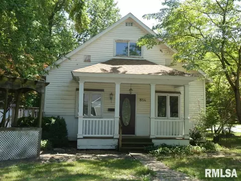 814 Jefferson St, Pawnee, IL 62558
