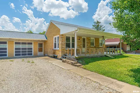 711 Short 11th St, Lincoln, IL 62656