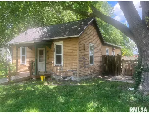 315 W Hill St, Virden, IL 62690