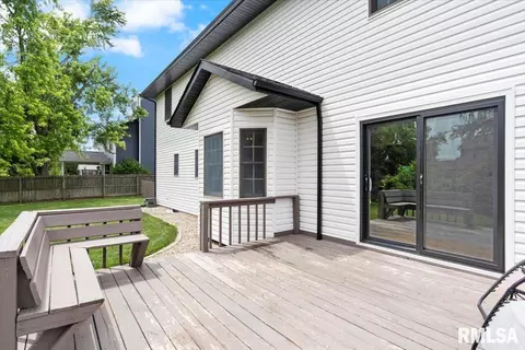 Exterior - 520 Teal Dr, Chatham, IL 62629 photo 6 of 12
