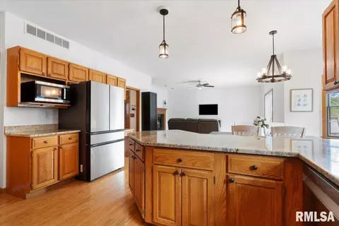 Kitchen - 520 Teal Dr, Chatham, IL 62629 photo 2 of 3