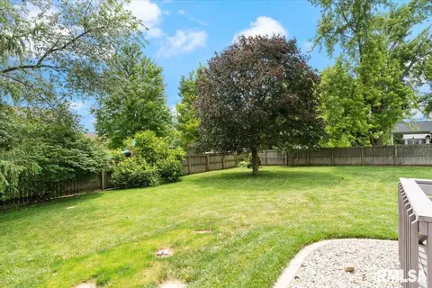 Exterior - 520 Teal Dr, Chatham, IL 62629 photo 7 of 12