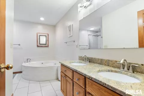 Bath - 520 Teal Dr, Chatham, IL 62629 photo 2 of 6