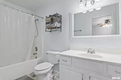 803 N Bitterroot Ct, Athens, IL 62613 photo 17