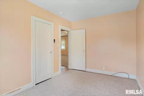 Bedroom - 2424 S 6th St, Springfield, IL 62703 photo 3 of 6