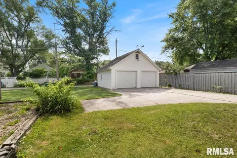 Exterior - 2424 S 6th St, Springfield, IL 62703 photo 3 of 5