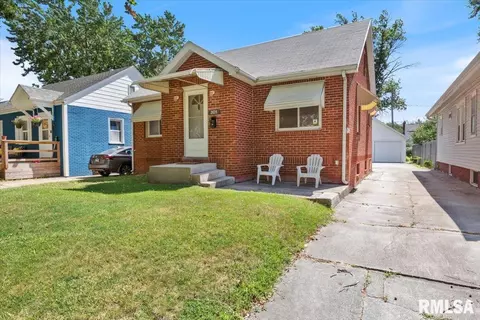 Exterior - 2424 S 6th St, Springfield, IL 62703 photo 2 of 5