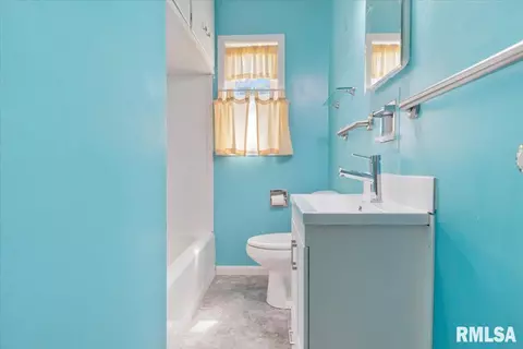 Bath - 2424 S 6th St, Springfield, IL 62703 photo 1 of 1