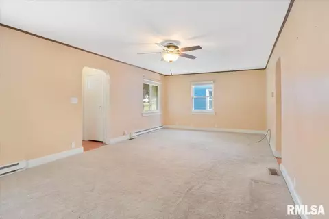Living - 2424 S 6th St, Springfield, IL 62703 photo 2 of 4