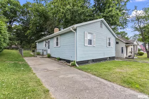 420 Washington St, Riverton, IL 62561