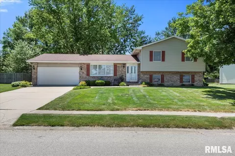 113 Crown Point Dr, Sherman, IL 62684