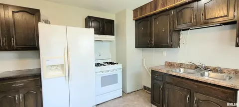 Entry Way - 26 Ridge Ct, Springfield, IL 62703 photo 6 of 8