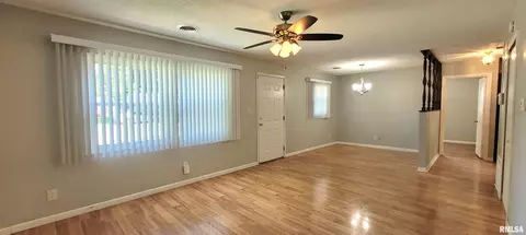 Living - 26 Ridge Ct, Springfield, IL 62703 photo 4 of 4