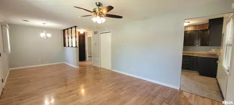 Living - 26 Ridge Ct, Springfield, IL 62703 photo 1 of 4