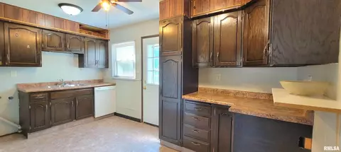 Entry Way - 26 Ridge Ct, Springfield, IL 62703 photo 4 of 8