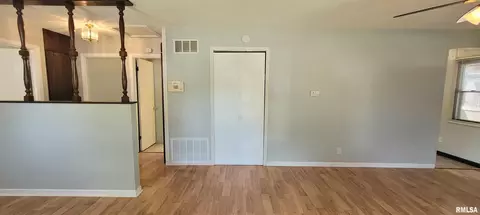 Entry Way - 26 Ridge Ct, Springfield, IL 62703 photo 1 of 8