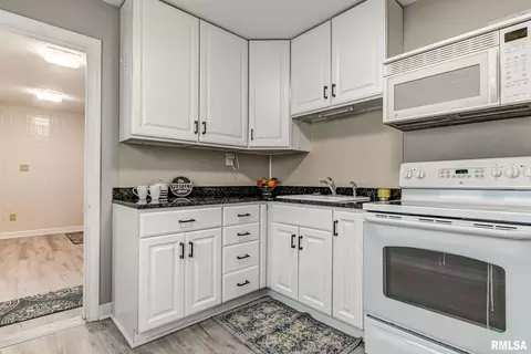 3026 S 3rd St, Springfield, IL 62703 photo 9