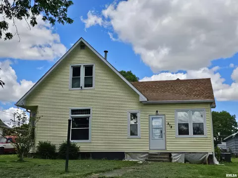 512 7th St, Lincoln, IL 62656
