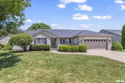 1107 Oakbrook Ave, Chatham, IL 62629