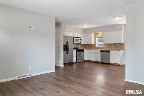 2325 Stokebridge Rd, Springfield, IL 62702 photo 5