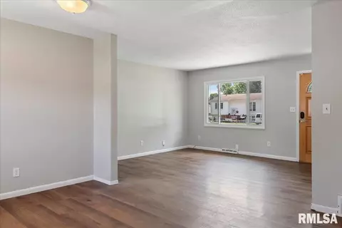 2325 Stokebridge Rd, Springfield, IL 62702 photo 9