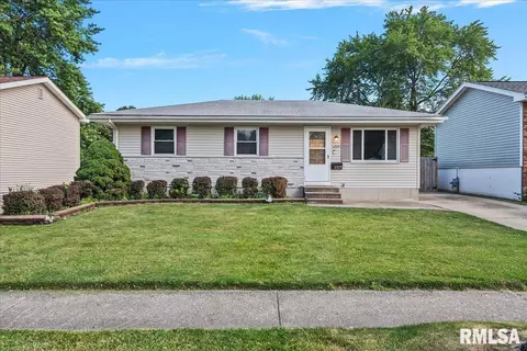 2325 Stokebridge Rd, Springfield, IL 62702