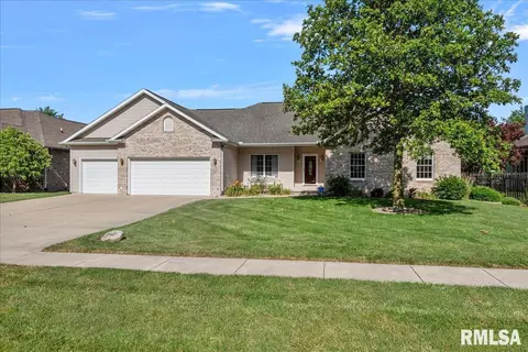 210 Oak Hill Rd, Rochester, IL 62563