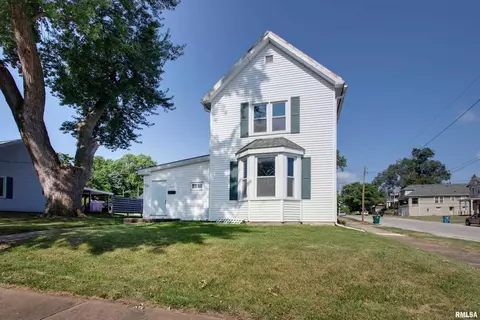 1139 N 12th St, Quincy, IL 62301