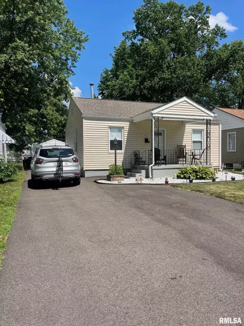 3152 S 5th St, Springfield, IL 62703